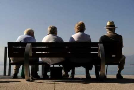 Projeksionet e INSTAT, jetëgjatësia e burrave në raport me gratë do të ulet me rreth 3 vjet[VIDEO]