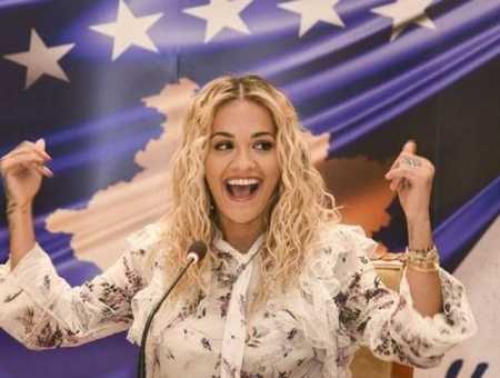 Rita Ora flet për familjen dhe emigrimin nga Kosova: Ja pse nuk e harroj kurrë prejardhjen time...