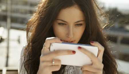 Ankoheni që nuk ju ecën një lidhje? Mos dërgoni këto mesazhe!