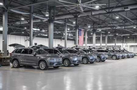 Uber i rikthehet fuqishëm tregut me makinat automatike Uber i rikthehet fuqishëm tregut me makinat automatike
