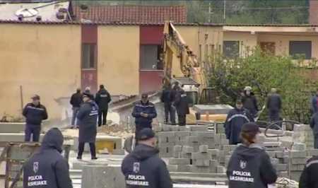 Shembja e banesave tek Bregu i Lumit/Basha kush hodhi gazlotsjellës do mbajë përgjegjësi