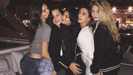 Asgjë më shume se një jetë FAKE!