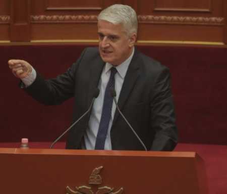 Majko: Marrëveshjet nuk bëhen me mollë, pjeshkë, ngjala dhe hamburger