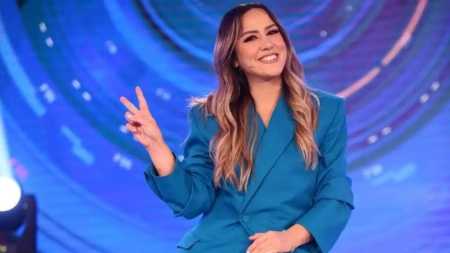 Arbana Osmani thirrje Ramës mes protestave: 'Mjaft, respekto popullin tënd, dëgjoje!'