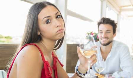 Femra, nëse bëni këto veprime me dikë që pëlqeni, ai do zhduket. Kujdes!