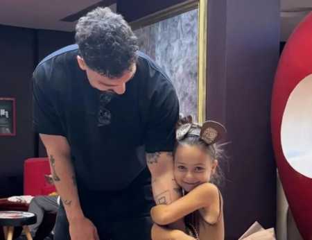 Ledri Vula i dedikon tatuazh të veçantë Poem Blu, vajza i 'përgjigjet' me gjestin e ëmbël