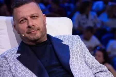 U shfaq në videot skandaloze të Adi Hilës, zbardhet dëshmia e këngëtarit të ri