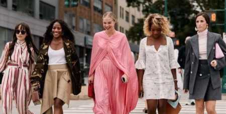 Trendi i ri i verës është kombinimi i këtyre dy nuancave!