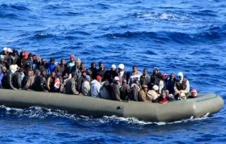 Anija shqiptare Oriku ndalon 111 emigrantë në det të hapur