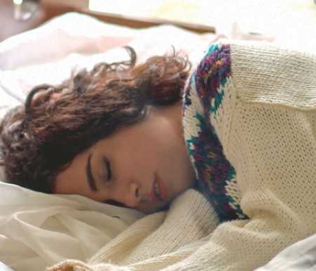 Mos u ndieni në faj nëse flini gjatë pasditeve, çfarë fitoni?