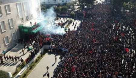"Të derdhemi në Tiranë, vuloset fati i vendit”/ Opozita në protestën vendimtare, çfarë pritet të ndodhë?