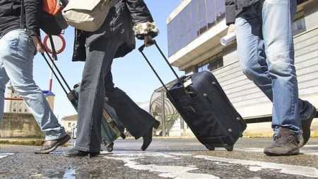 Projeksionet e INSTAT, ja si emigracioni po na ''merr burrat'' dhe po ul numrin e popullsisë[VIDEO]