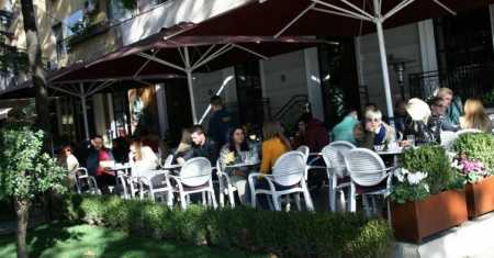 Jemi vendi me numrin më të lartë të bareve në botë, por ato po shkojnë drejt falimentimit[VIDEO]