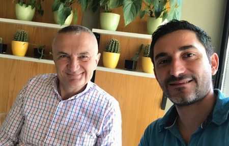 Heshtja zgjedhore/ Mesazhi i Metës në kafe: Nuk ka vetëm të diel, por edhe…