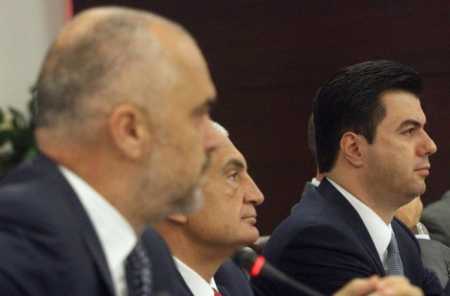 Politika uron Kurban Bajramin/ Meta mesazhe politike, Rama dhe Basha urojnë ndryshe