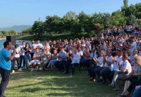 Veliaj: Meta i trembur nga SHBA, Lulin po mundohen ta mbajnë me shiringa