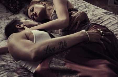 10 këshilla si të ndizni sërish pasionin në shtrat