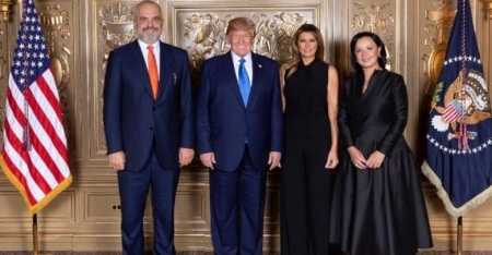 Edi Rama bën foto me Donald Trump
