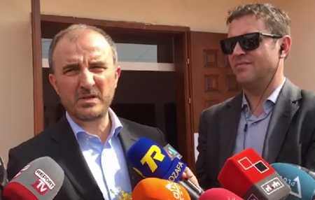 Diplomatët po ''munden'' kanë nisur të besojnë se opozita nuk do kthehet më pas[VIDEO]