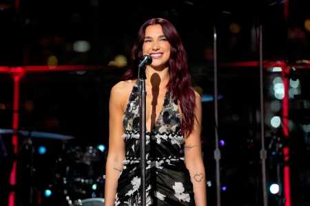 Dua Lipa vendos rekord historik në Spotify, bëhet artistja e parë femër që arrin këtë sukses