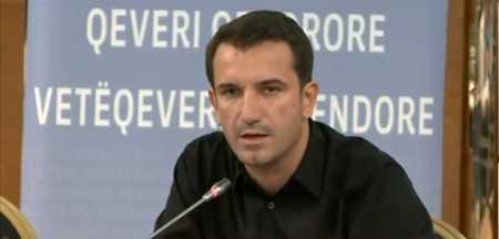 Erion Veliaj 'liron qesen' për punonjësit që ndihmuan qytetarët pas tërmetit dhe përmbytjeve