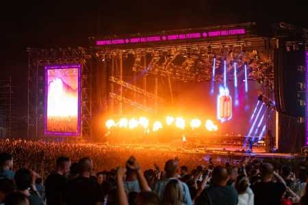 Dua Lipa zbulon surprizën, ylli botëror do të performojë në 'Sunny Hill Festival' 2026