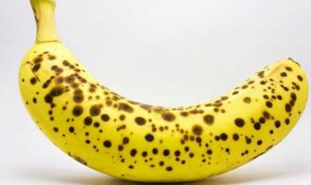 Bën mrekulli, ja përse duhet të hani çdo ditë banane me lëkurë të errët