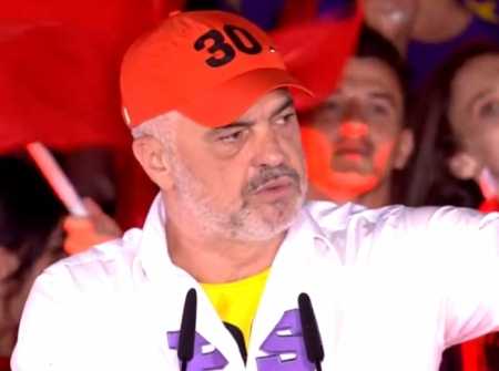 PS mbyll fushatën në Vlorë/ Rama lë filxhanin i kujton Kryemadhit çizmen, Bashës gropën