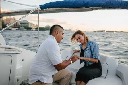 5 shenjat që tregojnë se ai do t’ju propozojë për martesë. Bëhuni gati femra!