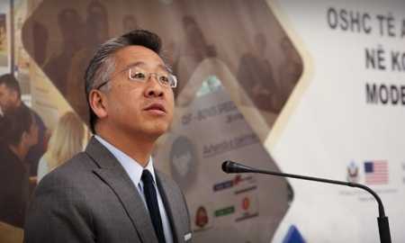 Rrëzimi i republikës, Donnie Lu dhe kushtetuta si peshku i madh!